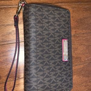 Michael Kors wristlet wallet